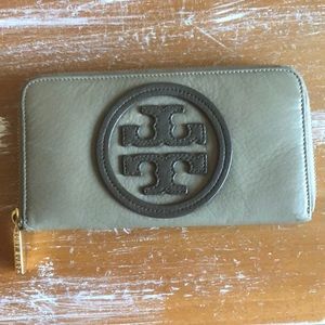 Tory Burch wallet